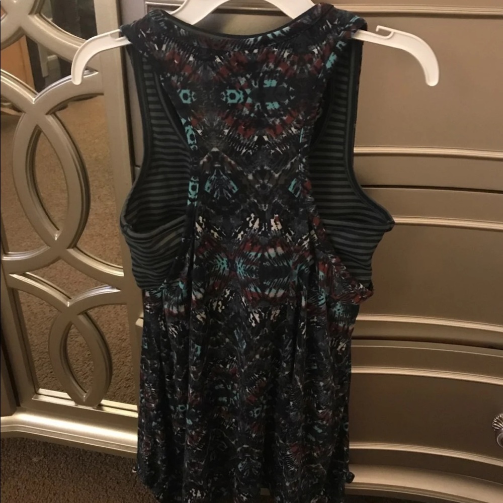 Woman’s Top - Picture 2 of 4